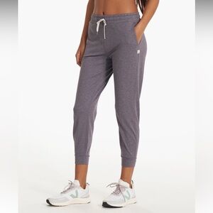 Vuori Performance Joggers in sawyer heather, size medium